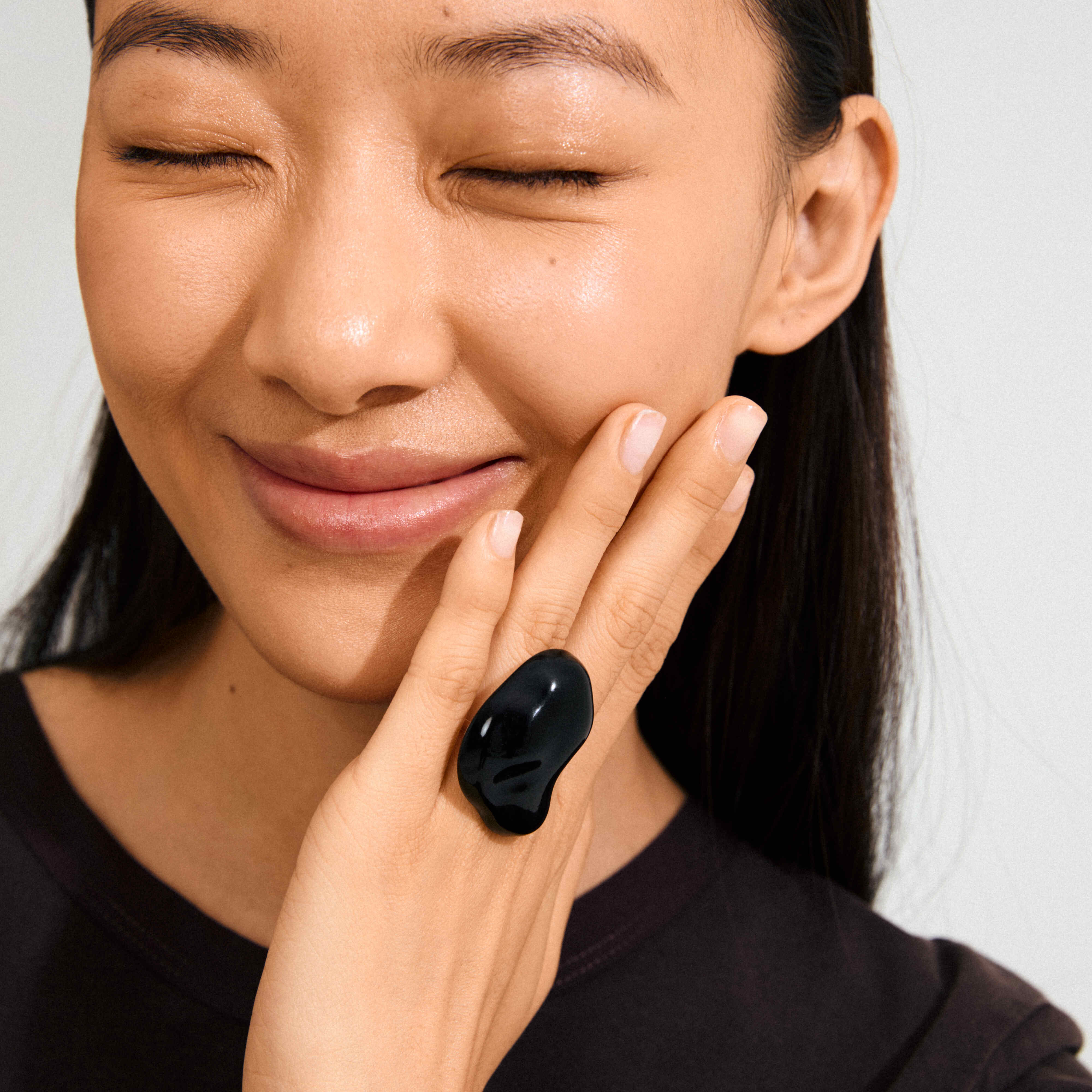 LIAN recycled acrylic ring black - Image 4